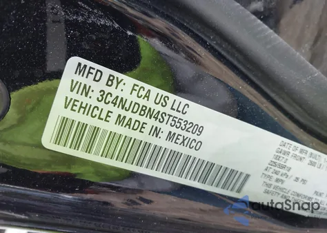 2025 Jeep Compass Latitude 4X4 z USA, uszkodzony, nr VIN 3C4NJDBN4ST553209